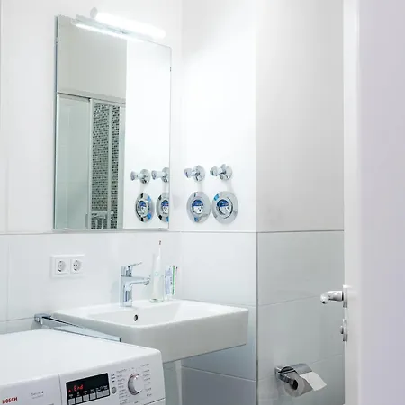 Zentrales Zimmer, Naehe Oktoberfest, Bett Und Schlafcouch Apartment *