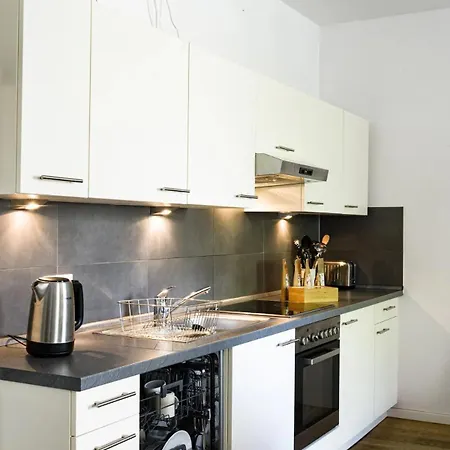 Zentrales Zimmer, Naehe Oktoberfest, Bett Und Schlafcouch